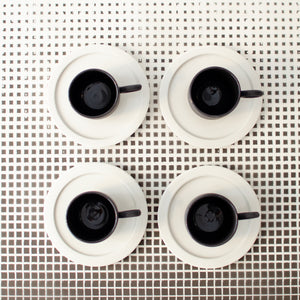 Noir, šolja i tacna