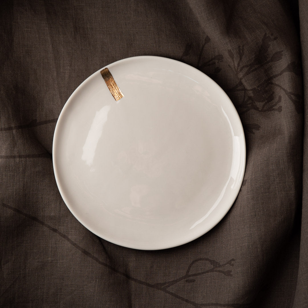 Moscata plates, three designs, four sizes - Luncheon / Short Line Gold