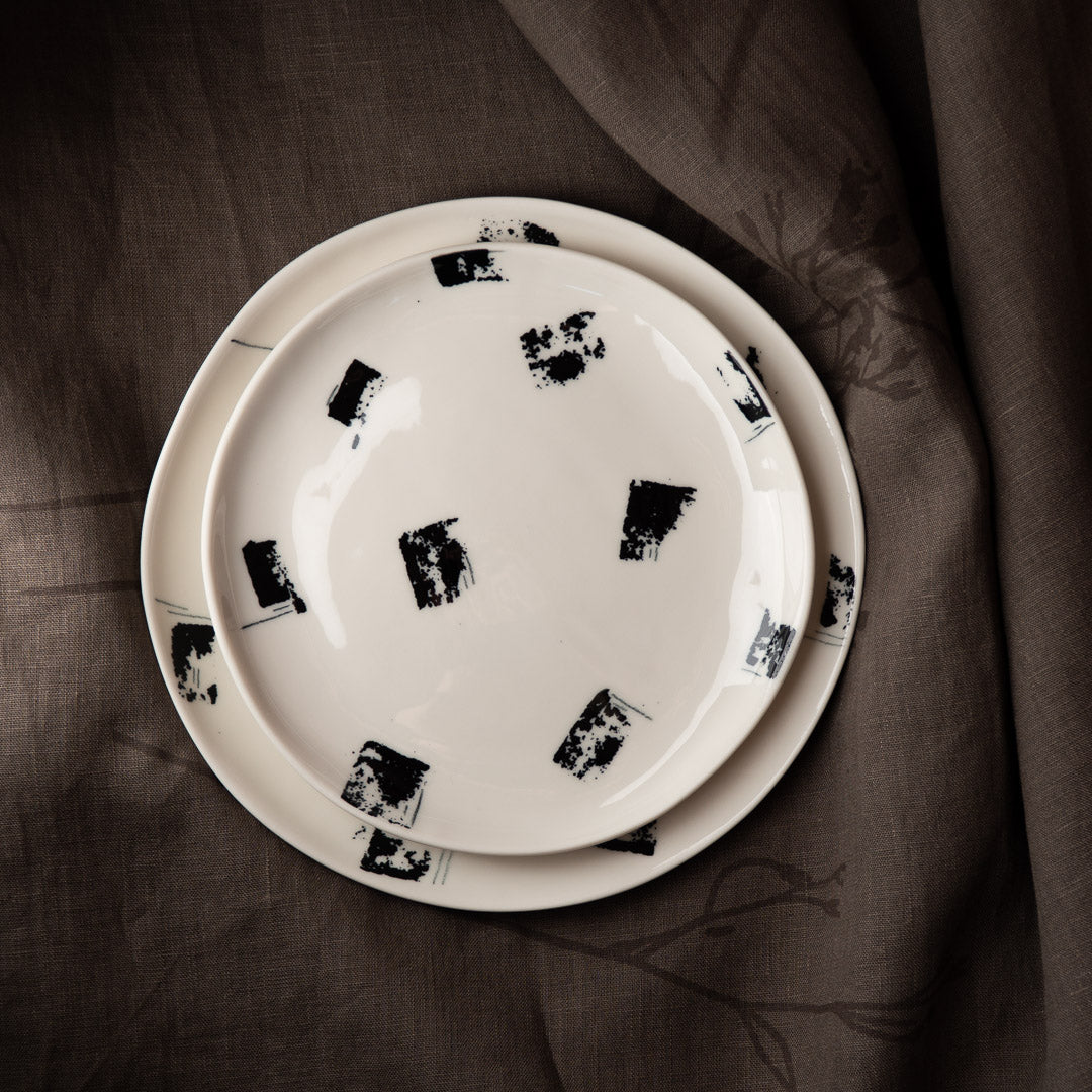 Moscata plates, three designs, four sizes - Dessert / Black Patterns