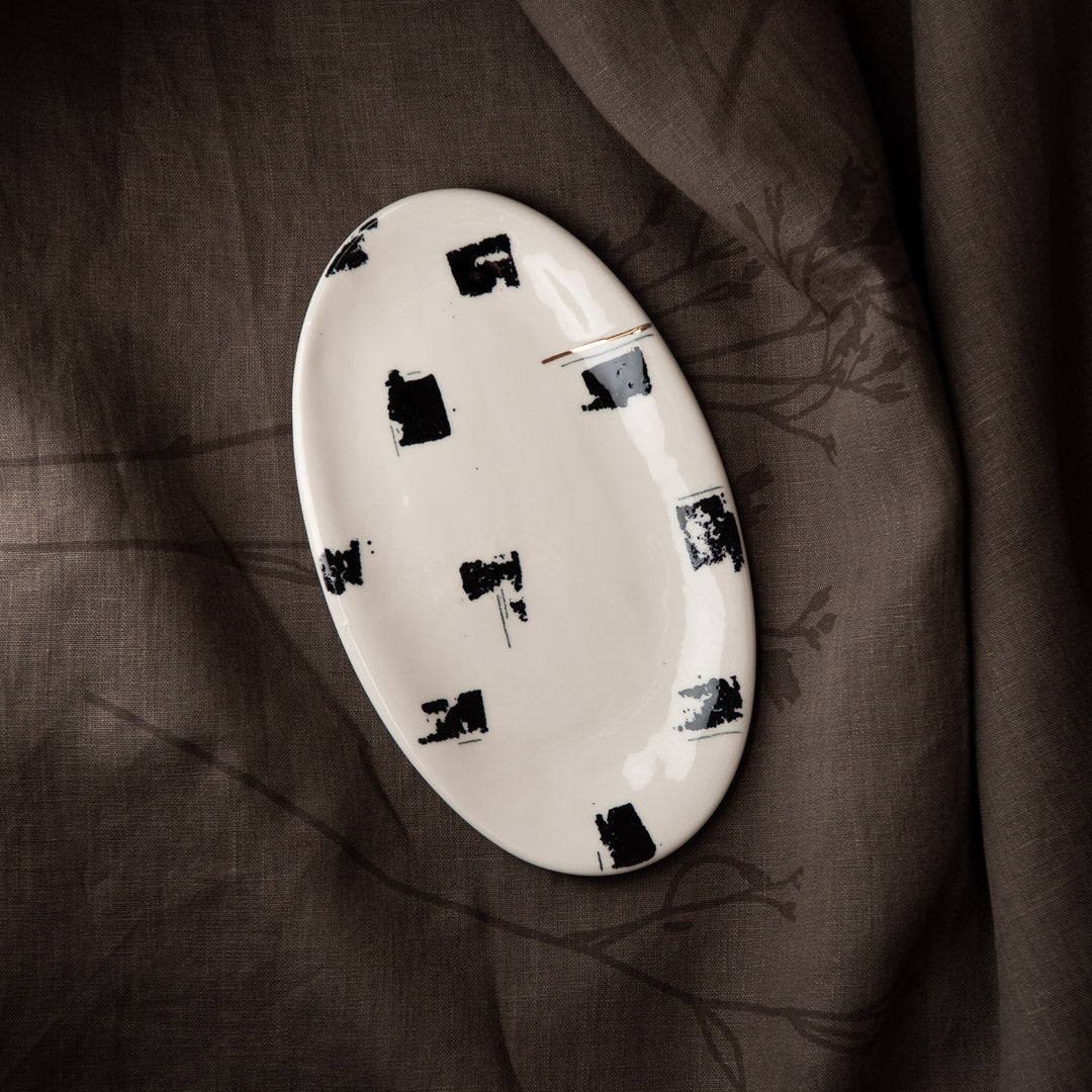 Moscata Small Oval Plate, three variants - Black Patterns